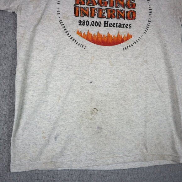 Fruit of the Loom 2000s Raging Inferno Tee Mens Medium Thrashed - Picture 3 of 6